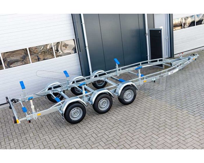Kalf tridemas stallingstrailer voor motorboot 750x220 cm 3900 kg