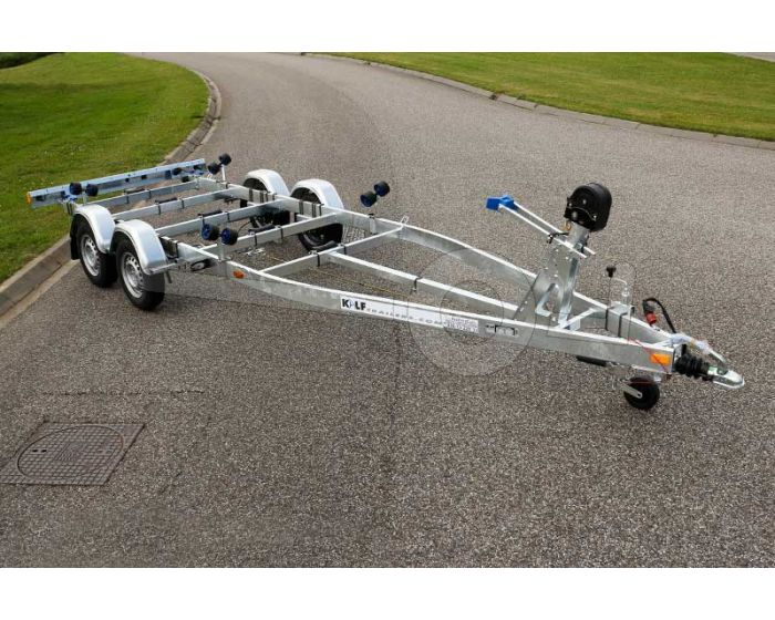 Tandemasser sloeptrailer Kalf Basic 2000-62 afmeting 620x210cm met een bruto laadvermogen van 2000kg (1510 netto)