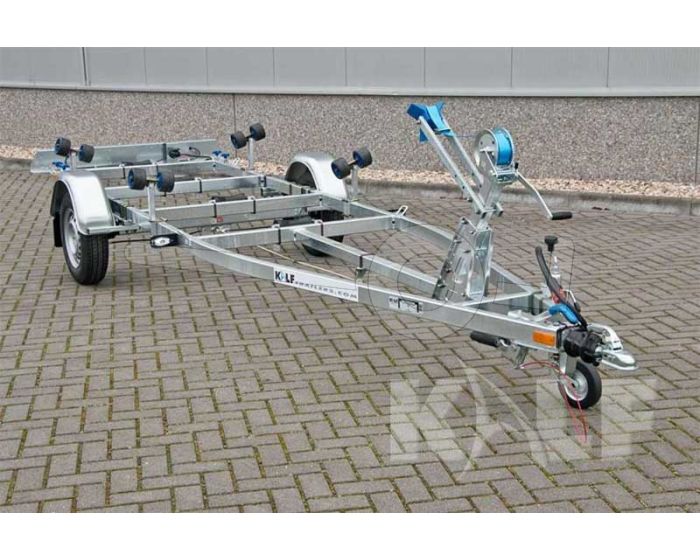 Enkelasser kielboottrailer Kalf Basic 1100-57 afmeting 570x190cm met een bruto laadvermogen van 1100kg (760 netto)