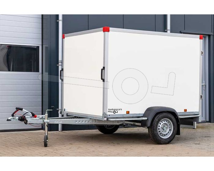 Enkelas gesloten aanhangwagen, merk Power Trailer, afmeting 225x150x150cm, bruto laadvermogen 1350kg geremd