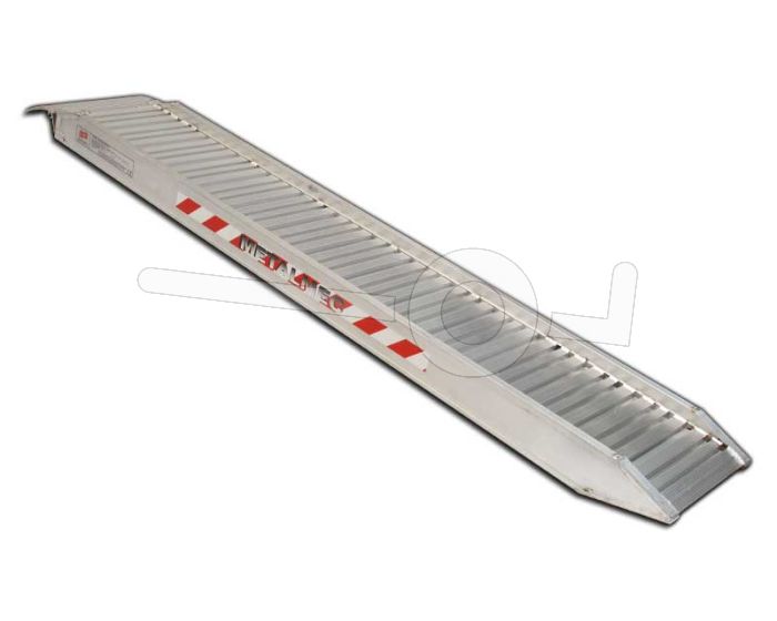 Aluminium oprijplaat Metalmec M115/45. Afmeting 450x36cm. Maximaal draagvermogen 900kg.