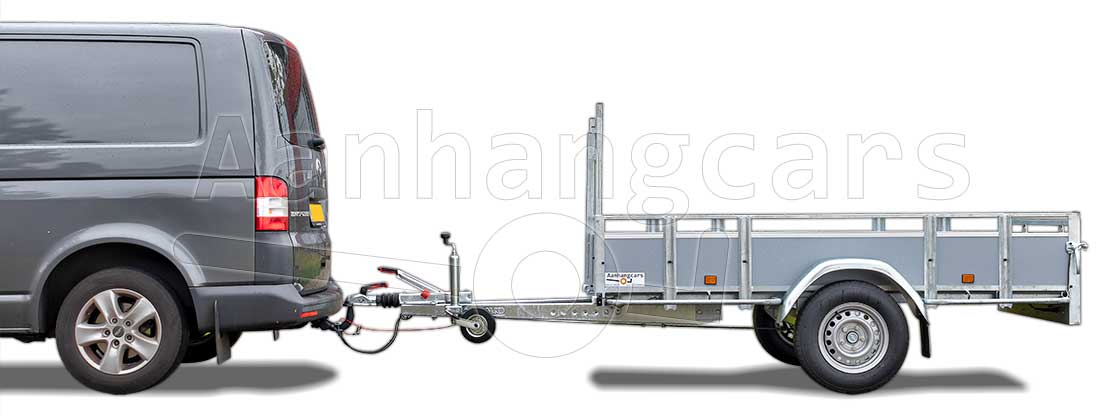 Enkelas aanhangwagen achter bestelbus gekoppeld