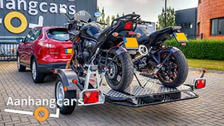 Cochet Duo met verlaagde laadvloer waarop twee motoren staan