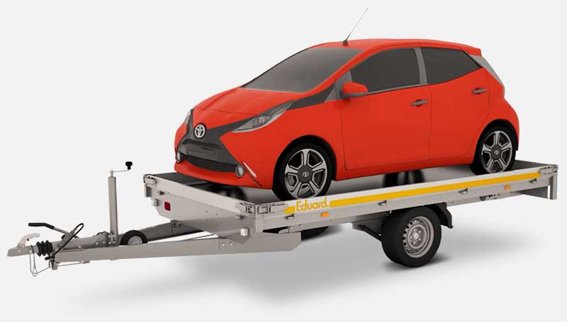 Eduard kleine autotransporter met kleine rode auto op de laadvloer