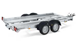 Humbaur autotransporter met wielen naast de bak