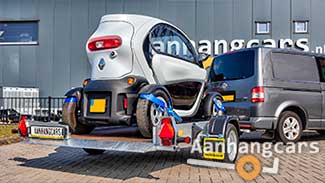 Humbaur HKT verlaagbare kleine transporter met Renault Twizy op de laadbak